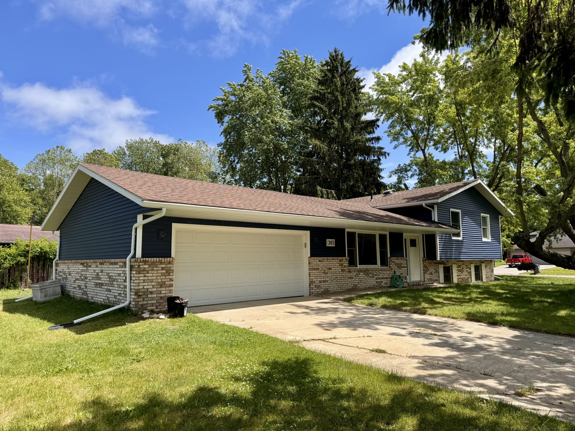 Roof and siding project in Fair Plain, Michigan